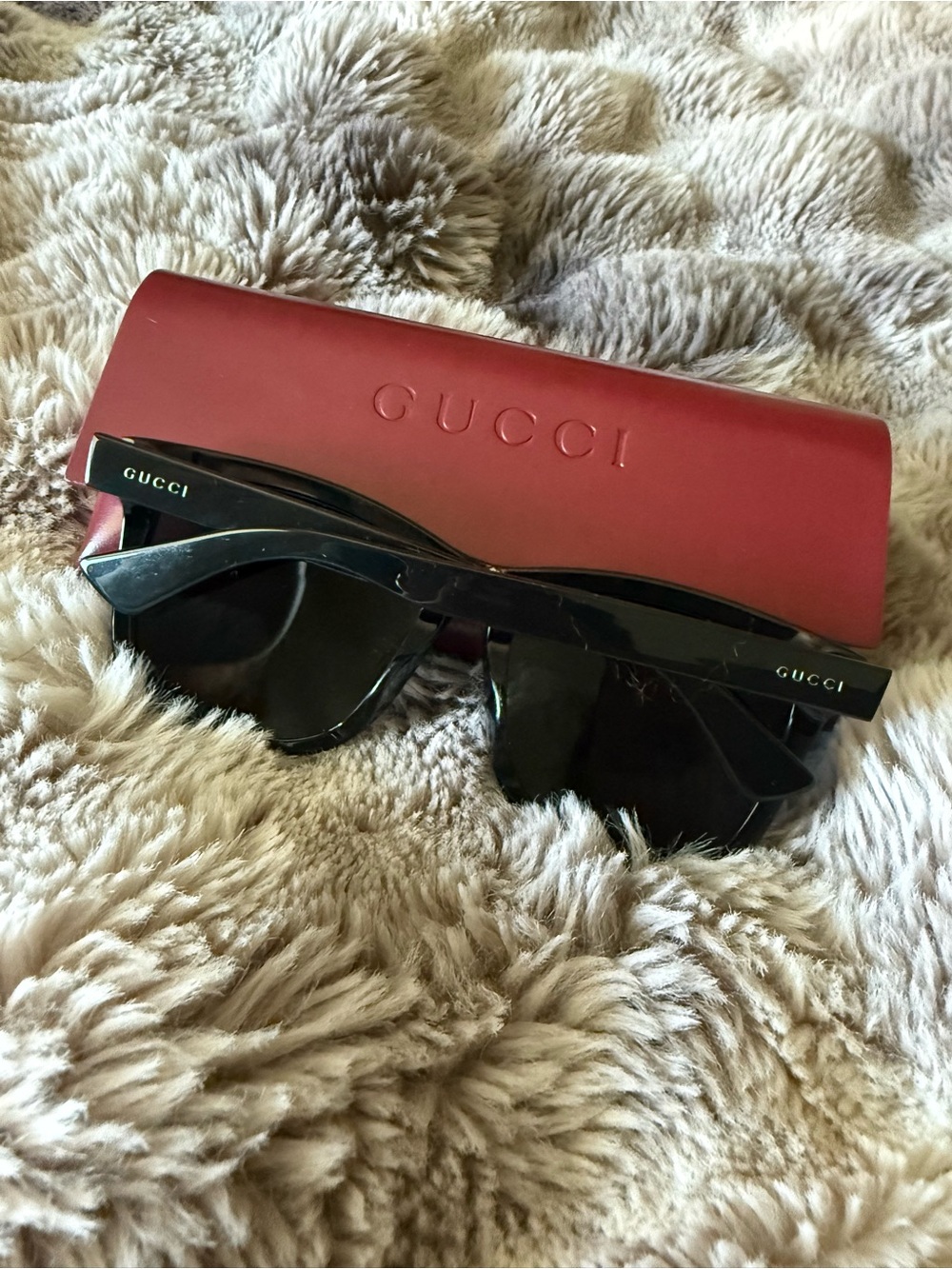 Gucci Black Sunglasses with Red Case - Picture 2 of 4